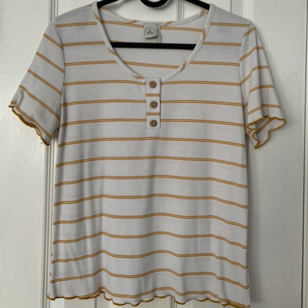 women’s lettuce trim baby tee